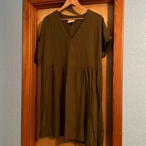 Universal Thread Large shortsleeved dress with pockets